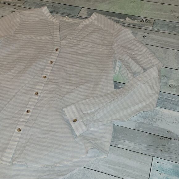 Maurices Striped Button Down Shirt sz Medium - Picture 3 of 5